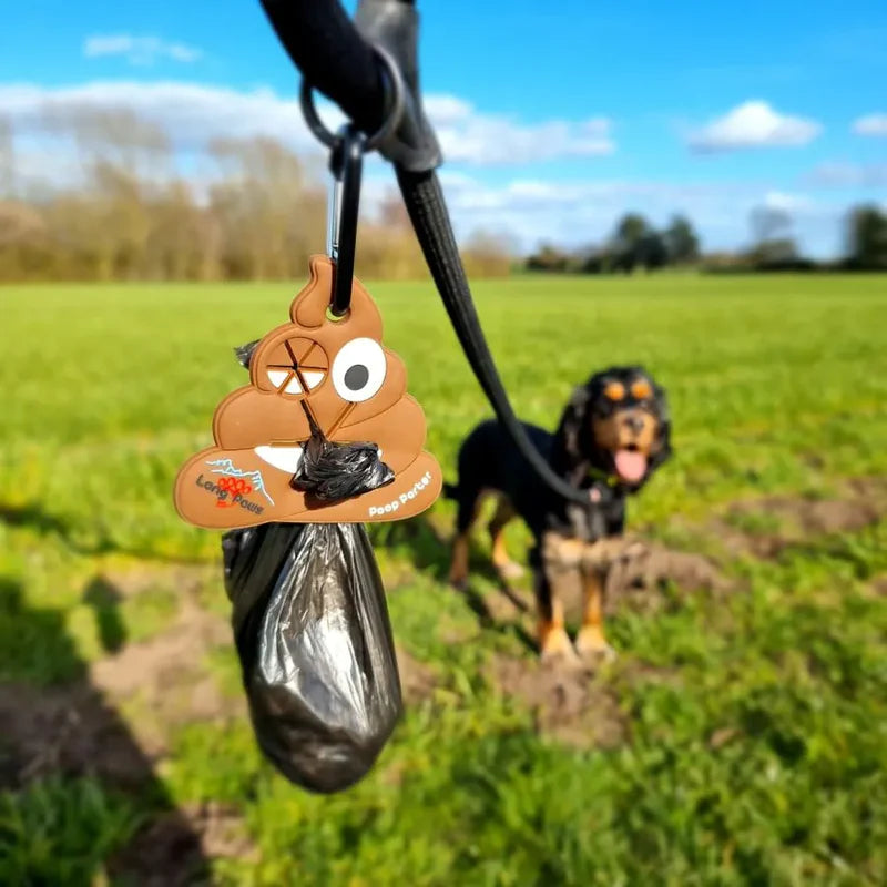 Accessoire pour transporter facilement les sacs à déjections canines de vos chiens - Poop Porter - Long Paws - Plus besoin de tenir le sac à la main 